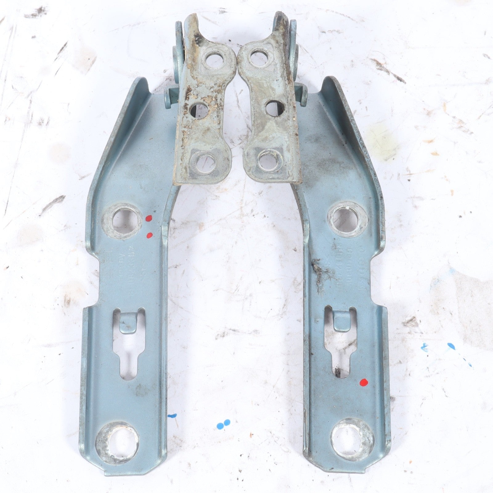 2003-2009 AUDI A4 Right HOOD Hinge 8H0823302 OEM