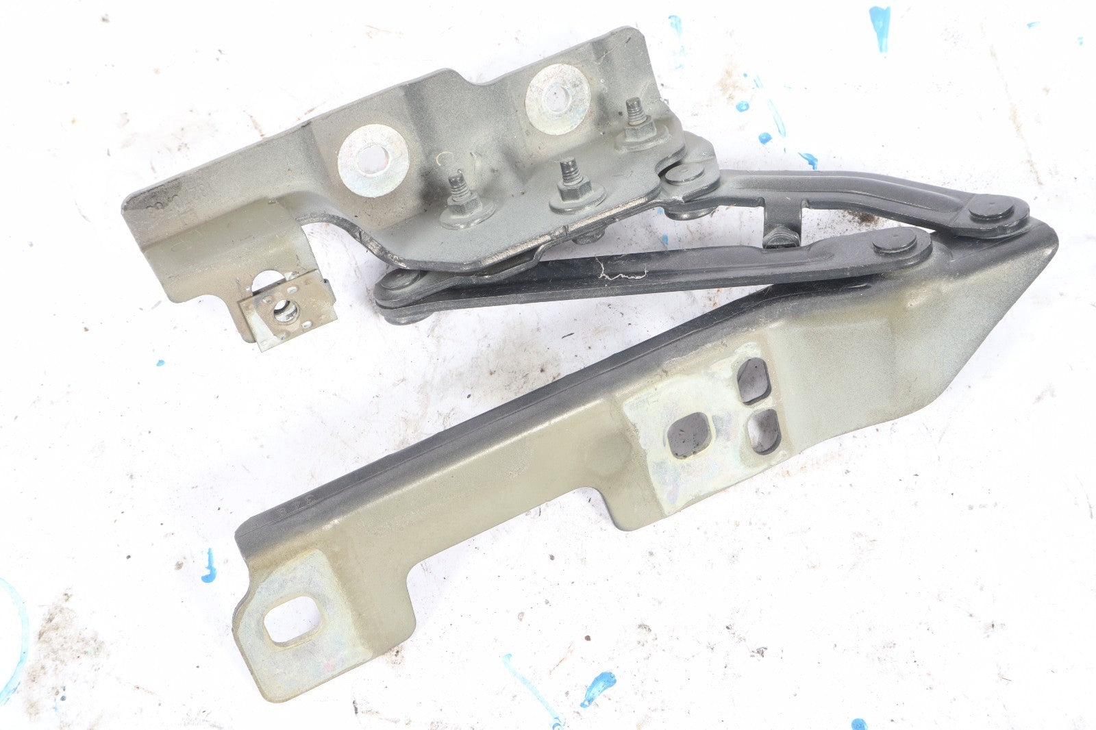 2016-2019 BUICK CASCADA FRONT RIGHT HOOD HINGE OEM
