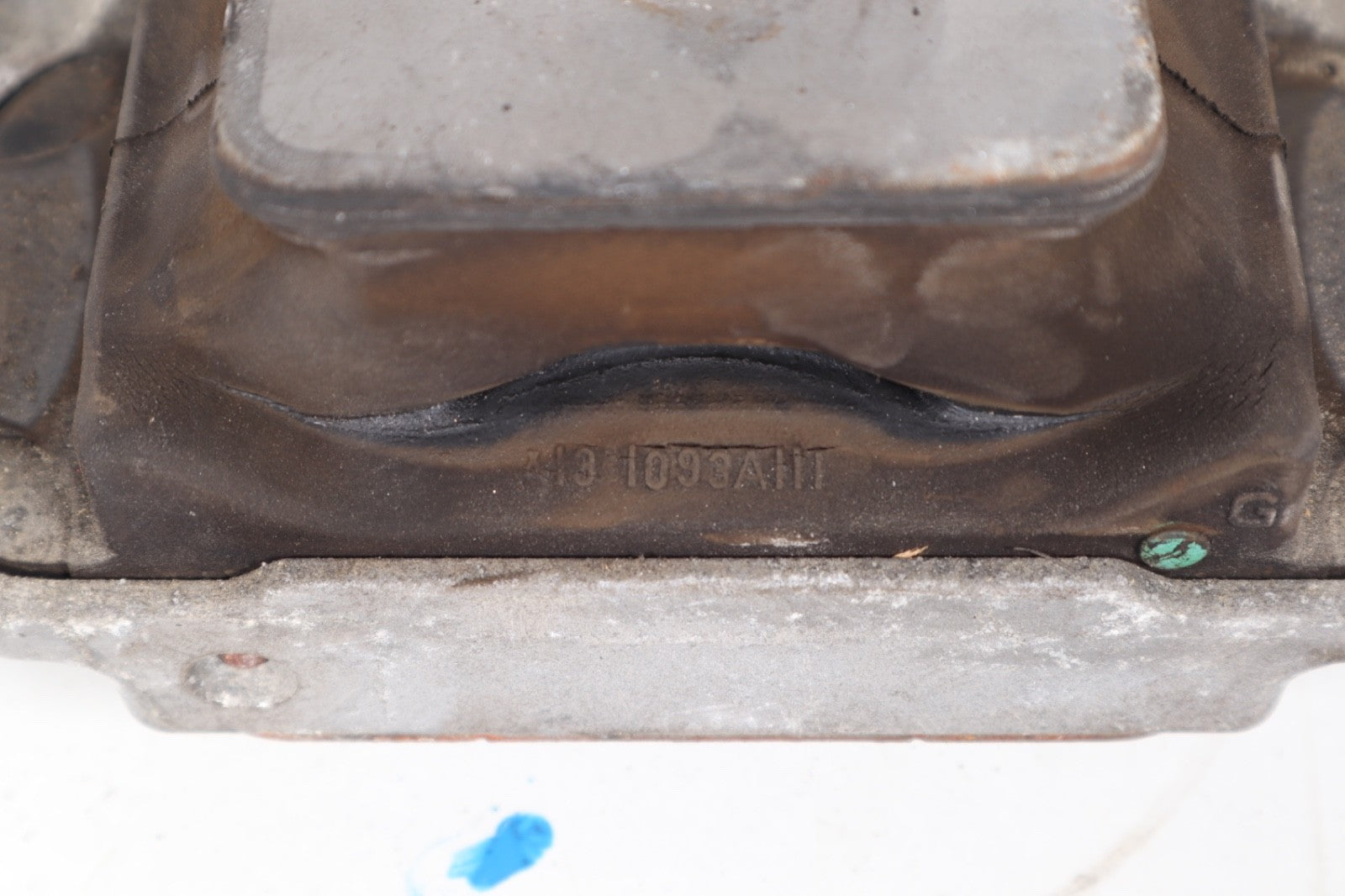 2016-2020 MITSUBISHI OUTLANDER PHEV ENGINE MOUNT BRACKET OEM