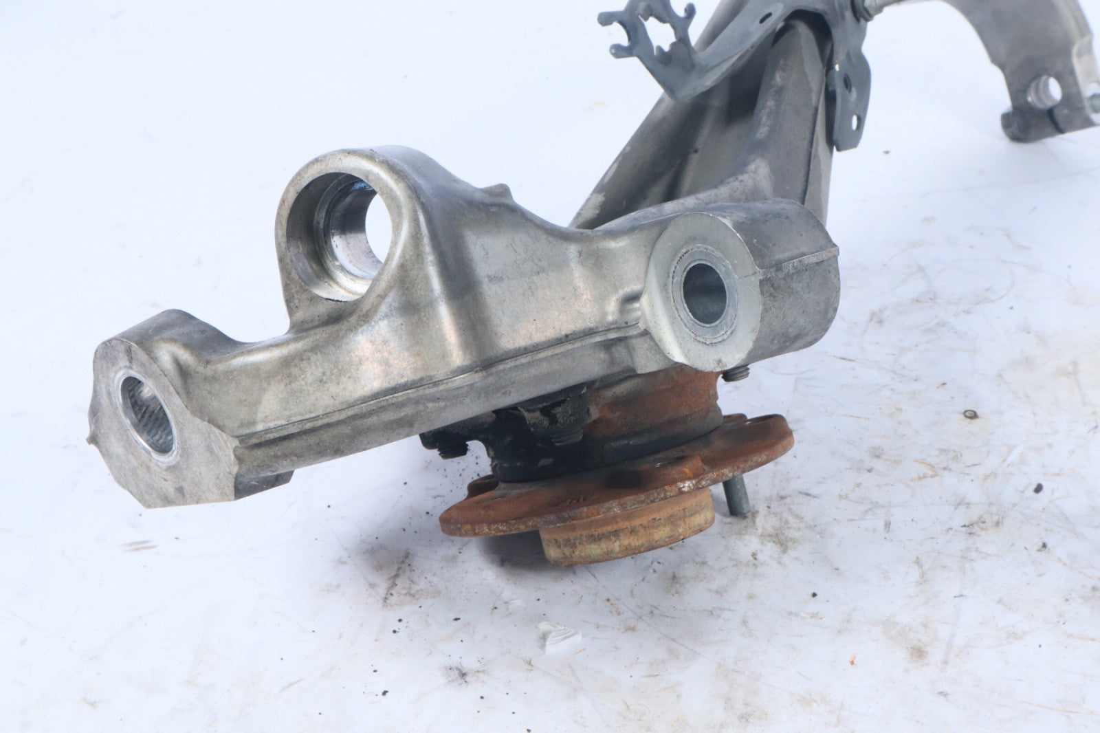 2017-2025 ALFA ROMEO STELVIO AWD FRONT LEFT SPINDLE KNUCKLE HUB OEM