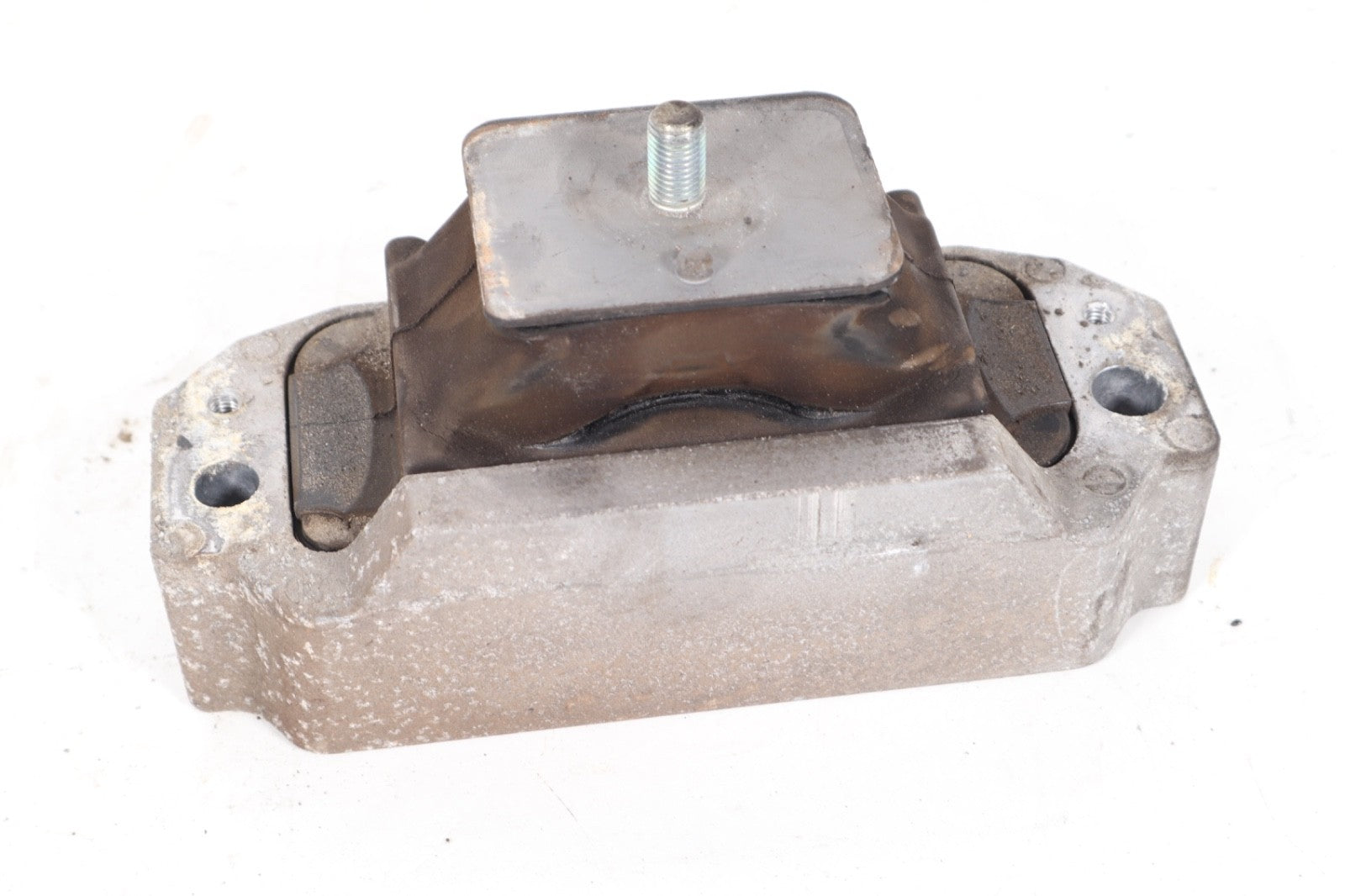 2016-2020 MITSUBISHI OUTLANDER PHEV ENGINE MOUNT BRACKET OEM