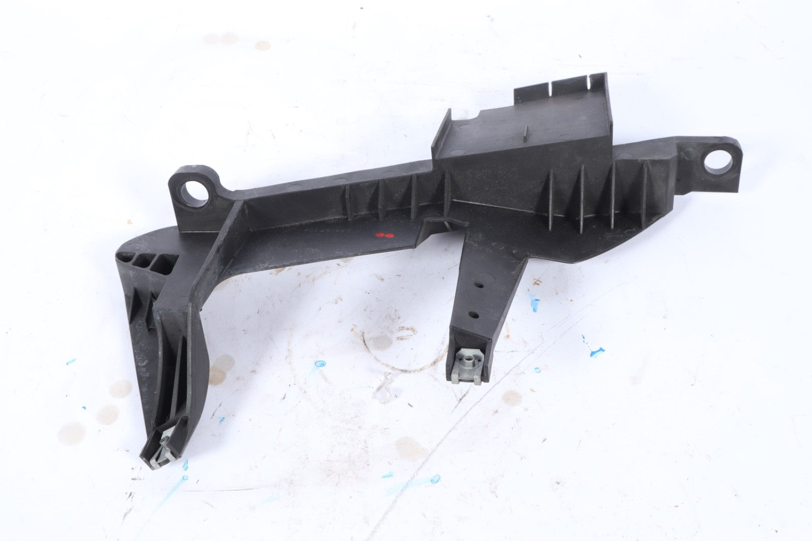 2004-2006 BMW X3 E83 RIGHT RH PASSENGER HEADLIGHT LAMP MOUNT BRACKET OEM