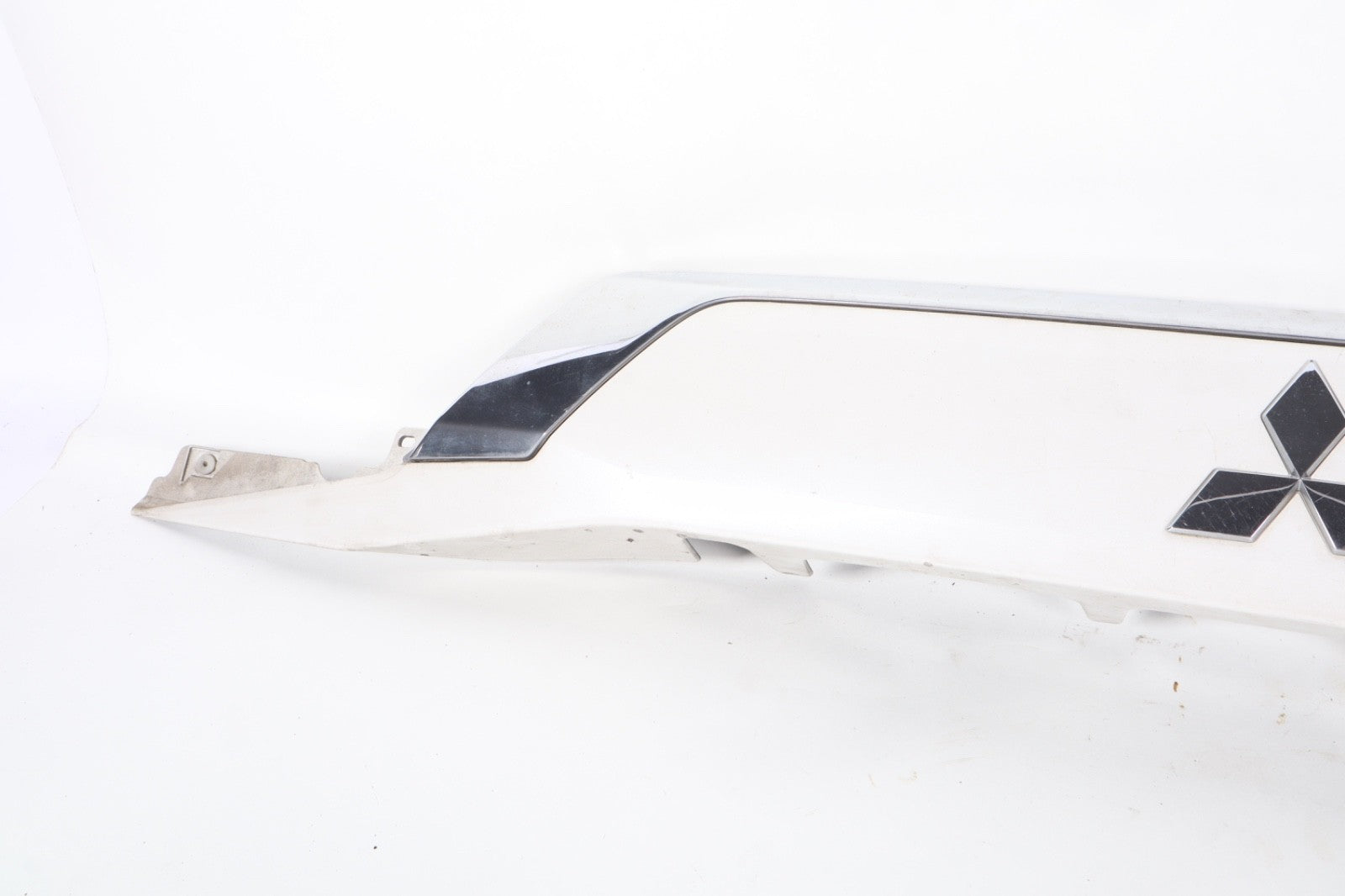 2016-2020 MITSUBISHI OUTLANDER LIFTGATE TAILGATE LOWER MOLDING COVER PANEL OEM