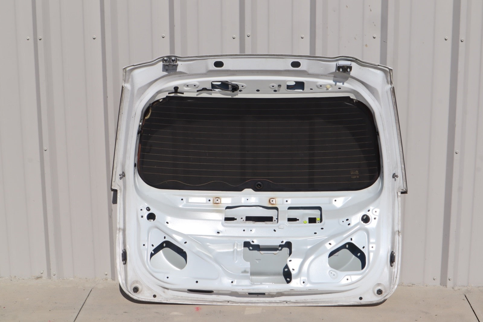 2016-2020 MITSUBISHI OUTLANDER REAR LIFTGATE TAILGATE HATCH W/ GLASS OEM