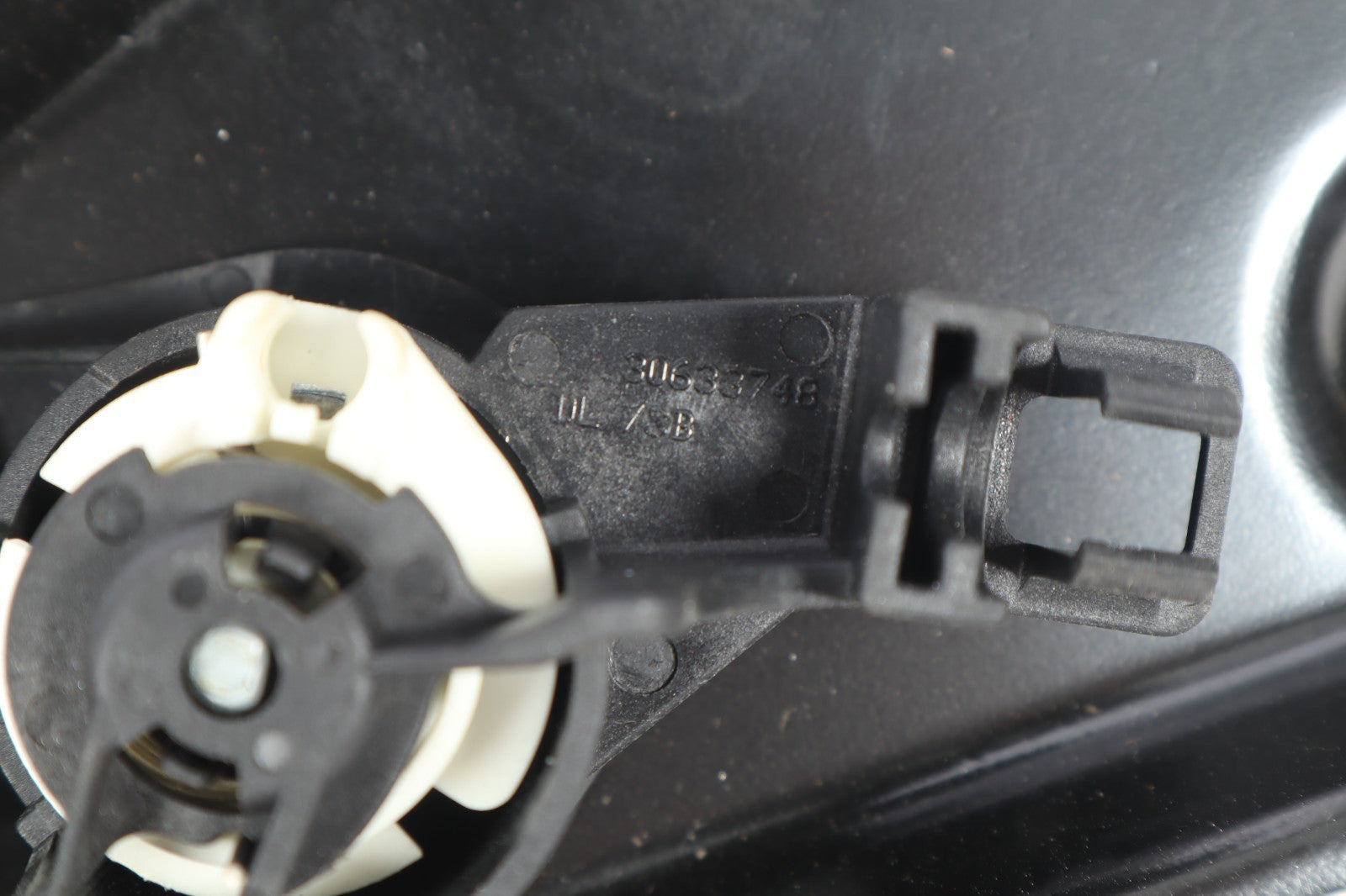 2007-2013 VOLVO C70 CONVERTIBLE REAR TRUNK DECK LID LOCK ASSEMBLY WITHOUT KEY