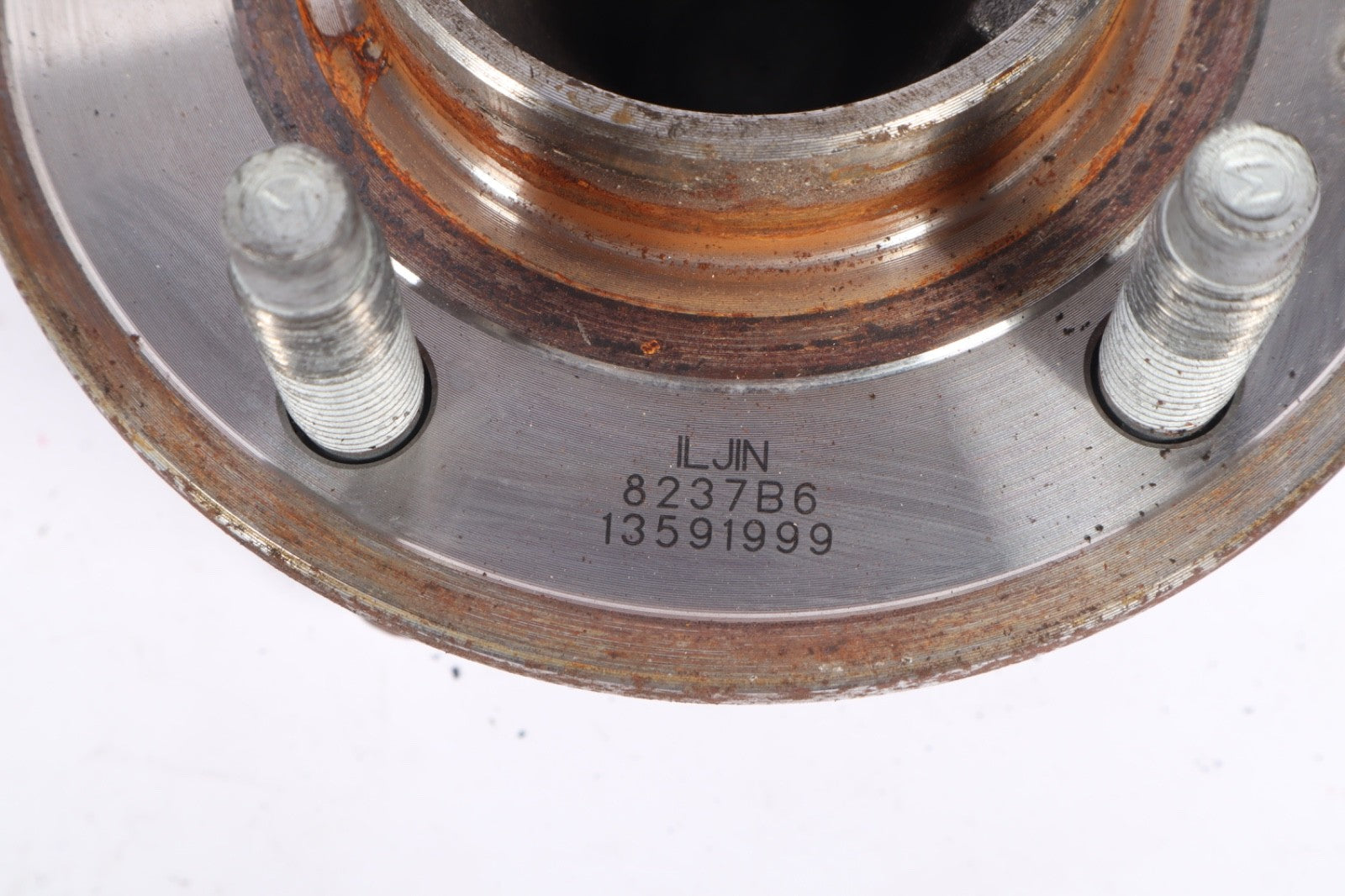2016-2019 BUICK CASCADA REAR HUB LEFT OR RIGHT OEM