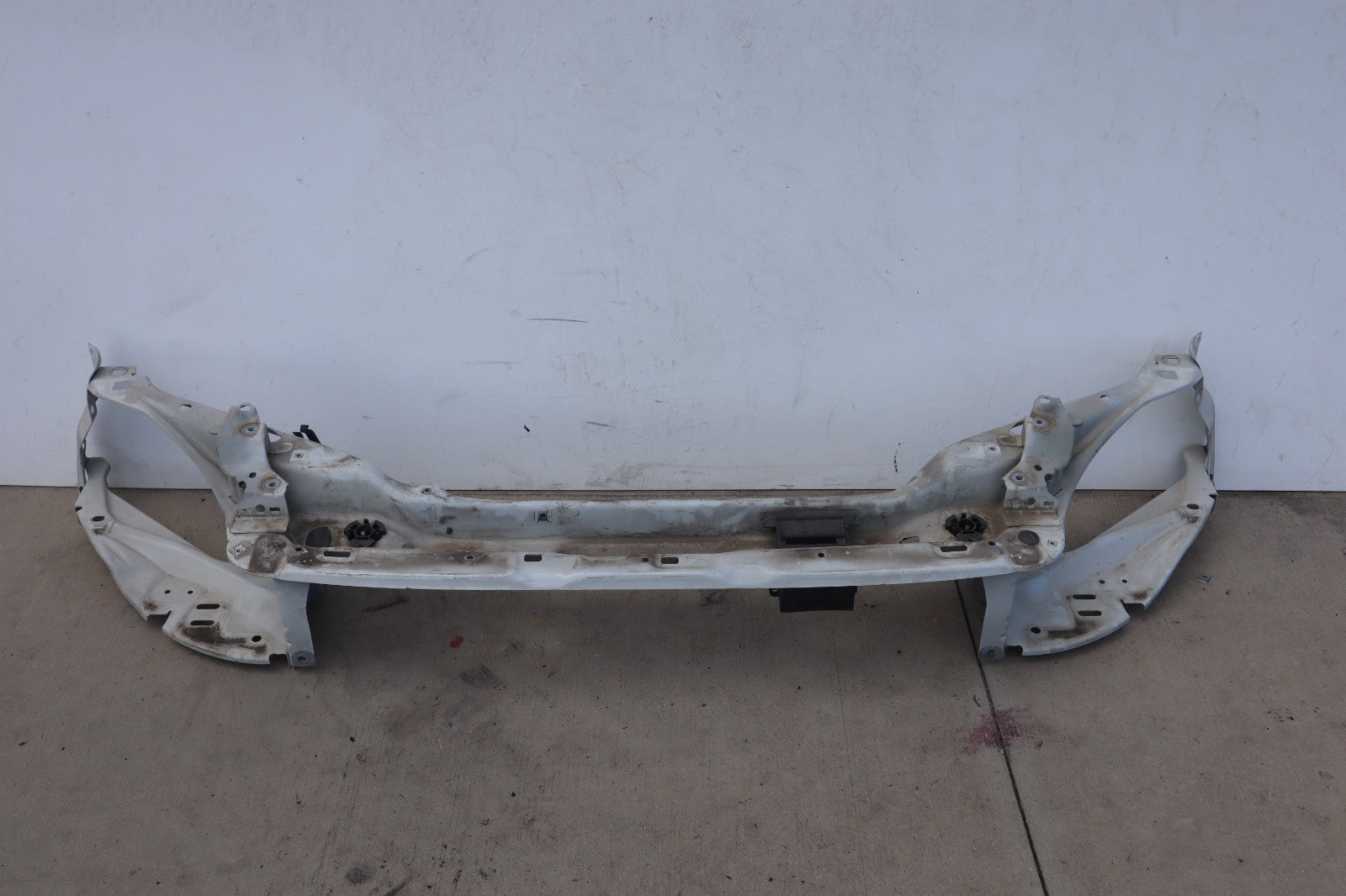2006-2013 VOLVO C70 T5 RADIATOR SUPPORT BRACKET UPPER OEM