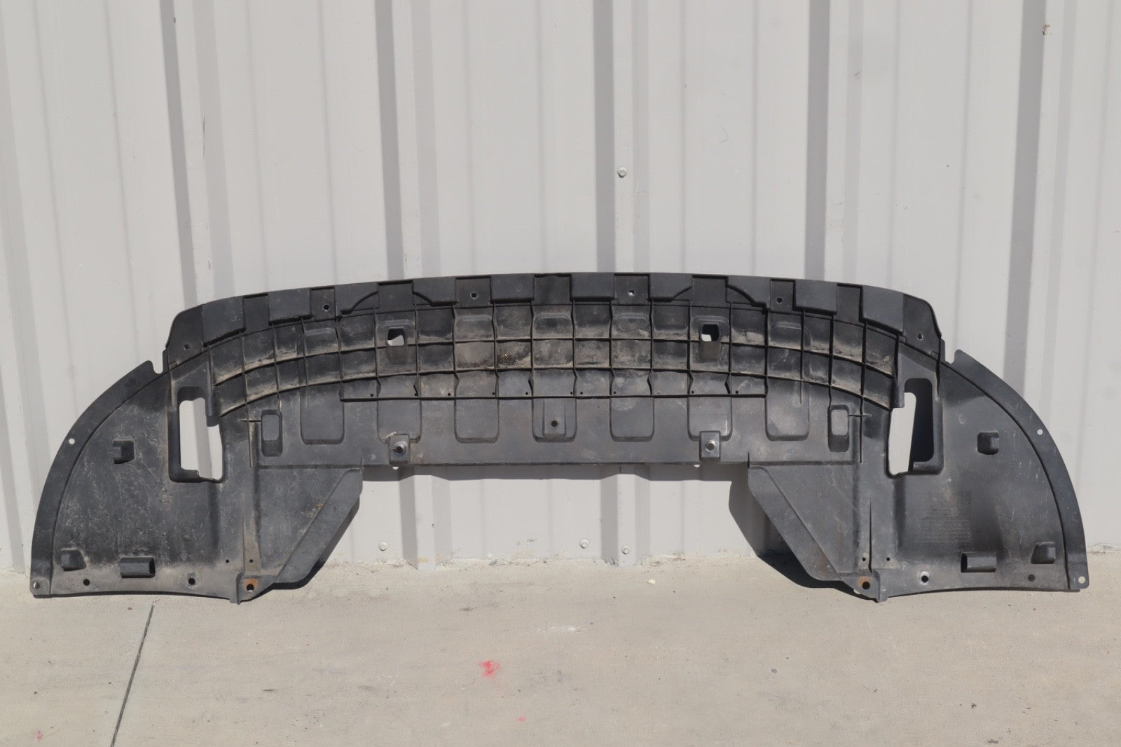 2014 - 2020 MITSUBISHI OUTLANDER FRONT BUMPER UNDER TRAY SPLASH GUARD COVER OEM