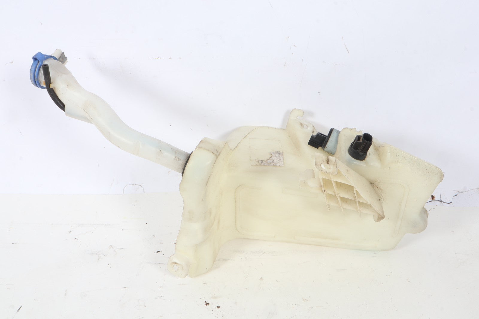 2011-2013 VOLVO C30 C70 WINDSHIELD WASHER FLUID RESERVOIR OEM