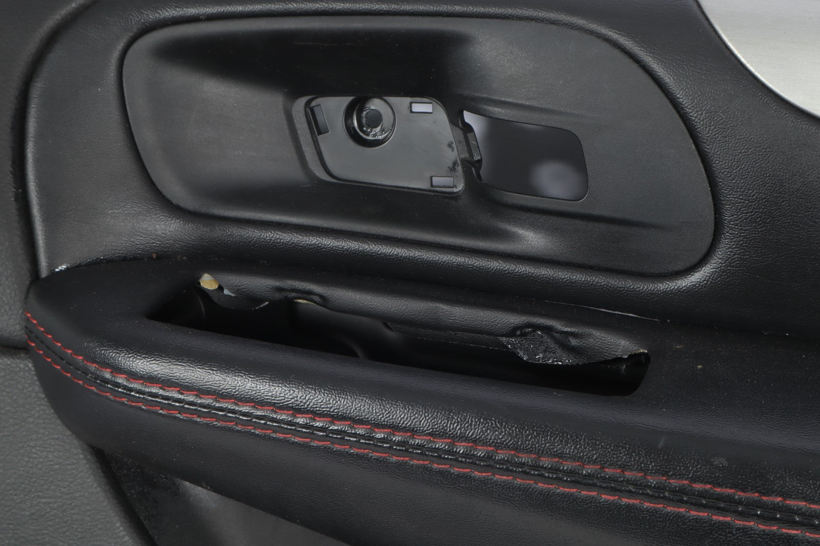 2017-2020 DODGE GRAND CARAVAN FRONT DOOR TRIM PANEL PASSENGER RIGHT OEM