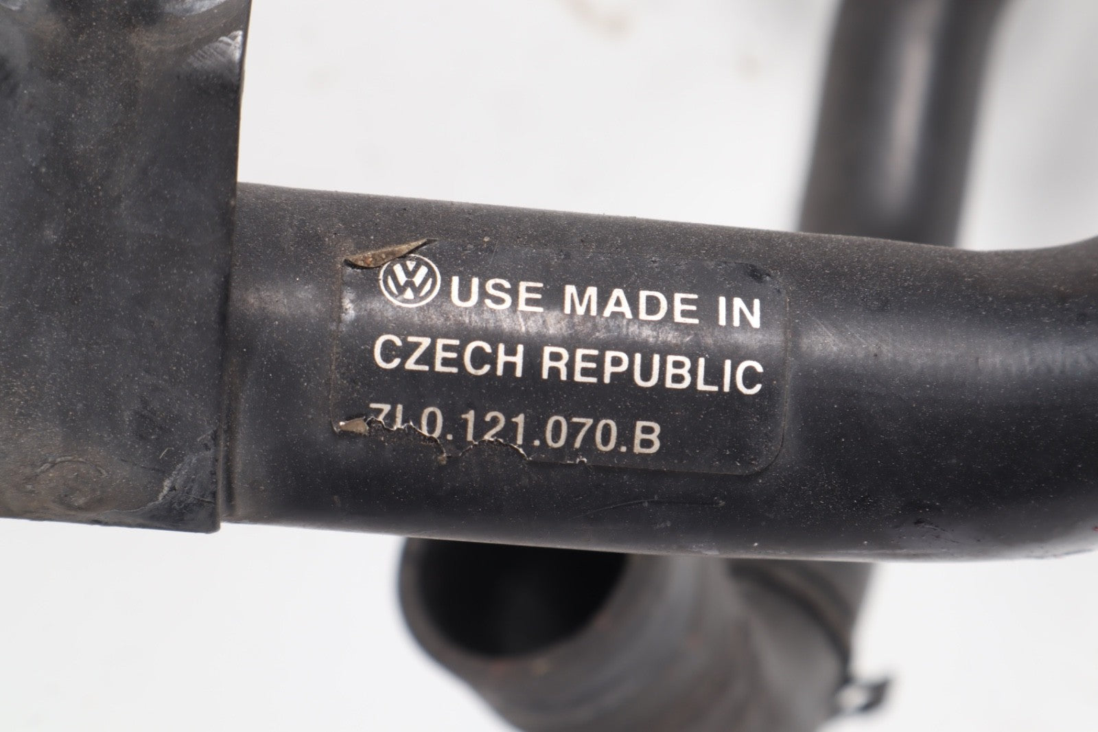 2007-2010 Audi Q7  Engine Coolant Radiator Hose Pipe Set w/Sensor OEM