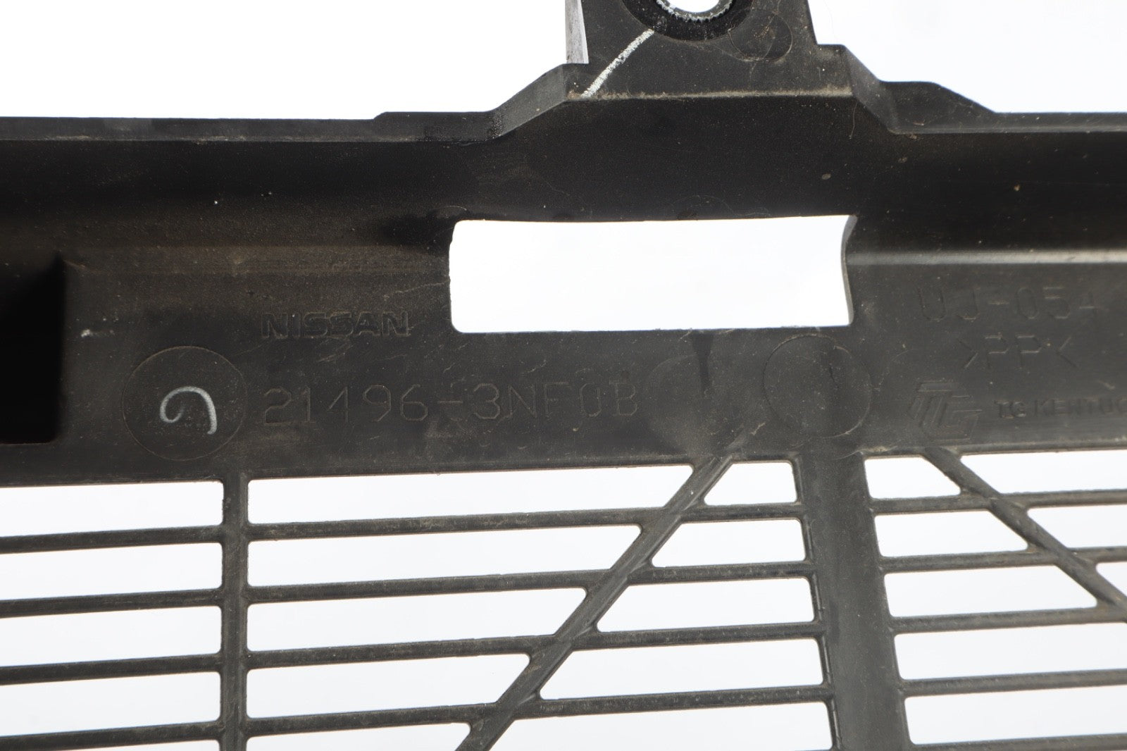 13-19 Nissan Leaf Radiator Front Seal OEM 214963NF0B