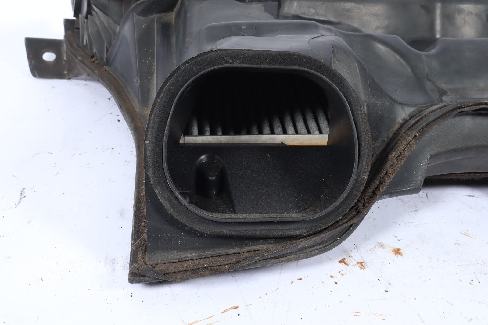 2003-2005 BMW X3 AIR CLEANER INTAKE FILTER BOX HOUSING OEM