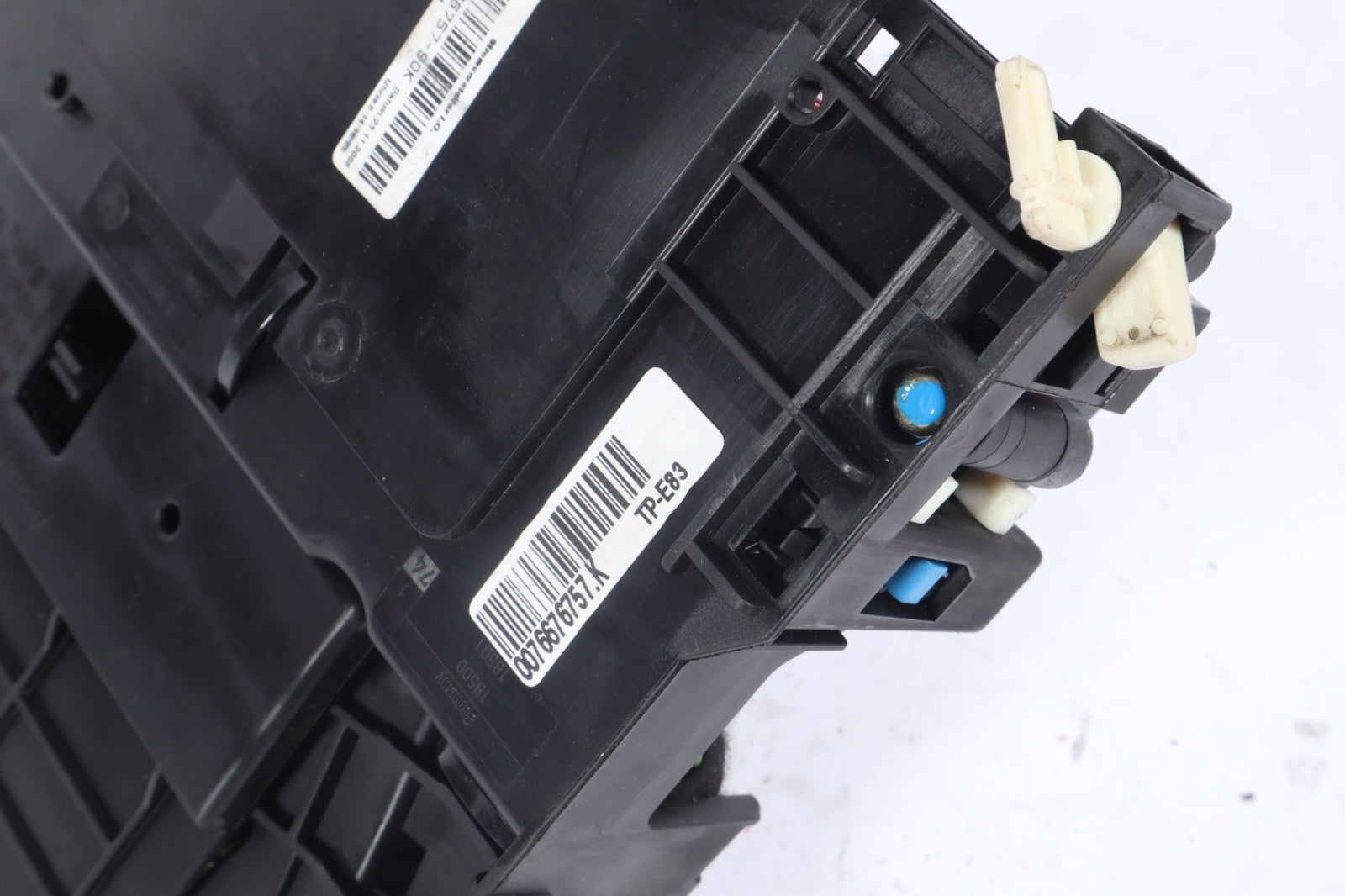 2004-2010 BMW X3 ENGINE FUSE RELAY BOX 8364540  OEM