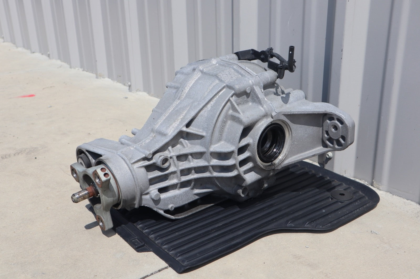 2017-2023 Alfa Romeo Giulia Stelvio Rear Diff Differential Axle Carrier OEM