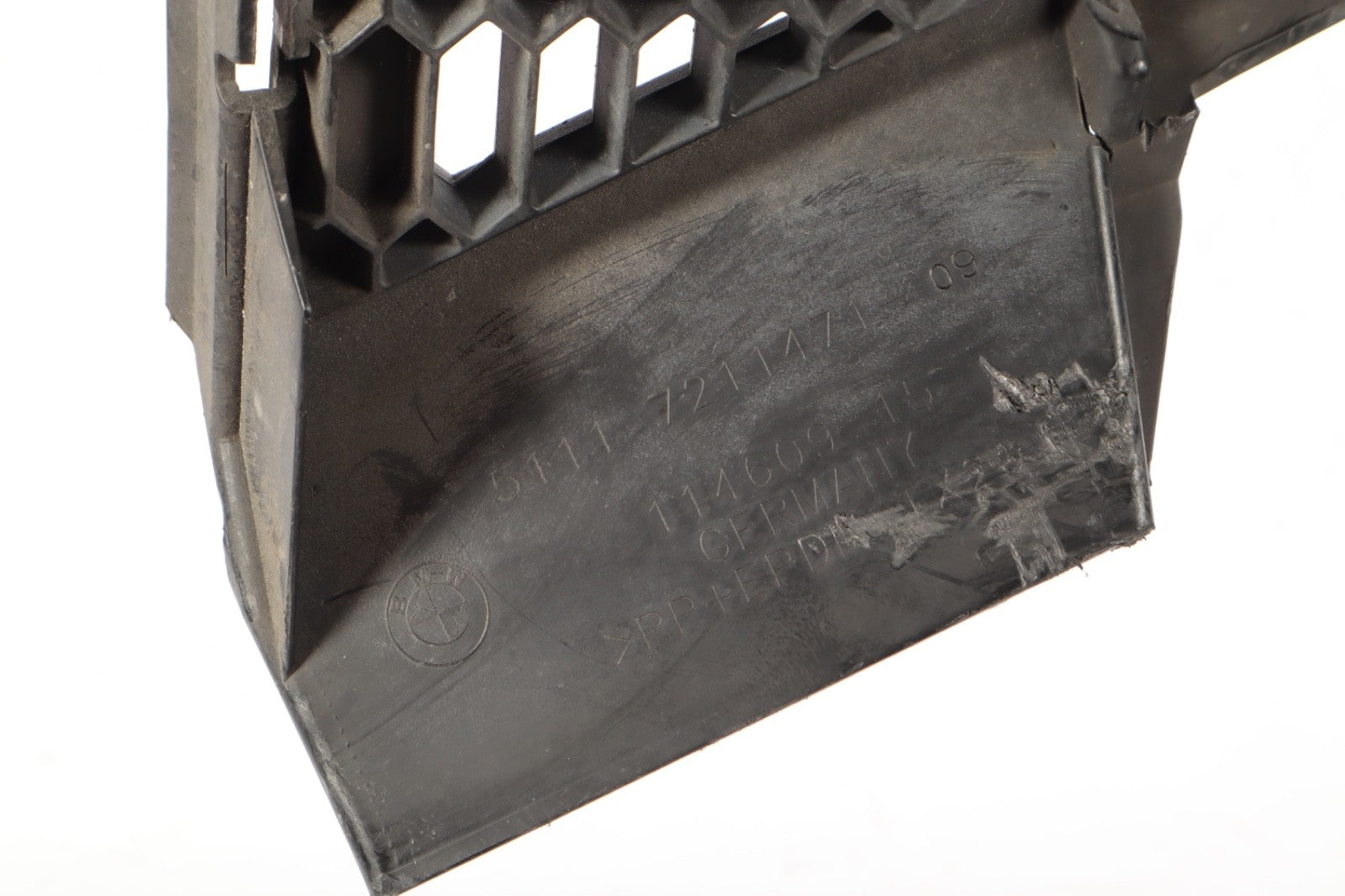 2012-2015 BMW 640i 650i F12 FRONT LOWER CENTER BUMPER GRILLE OEM