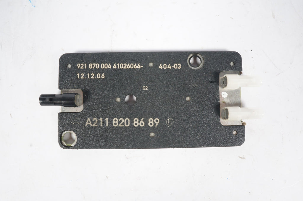 03-11 Mercedes W209 CLK55 AMG CLS550 Antenna Amplifier Booster 2118208689 OEM