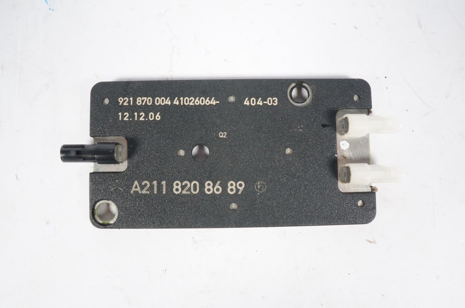 03-11 Mercedes W209 CLK55 AMG CLS550 Antenna Amplifier Booster 2118208689 OEM