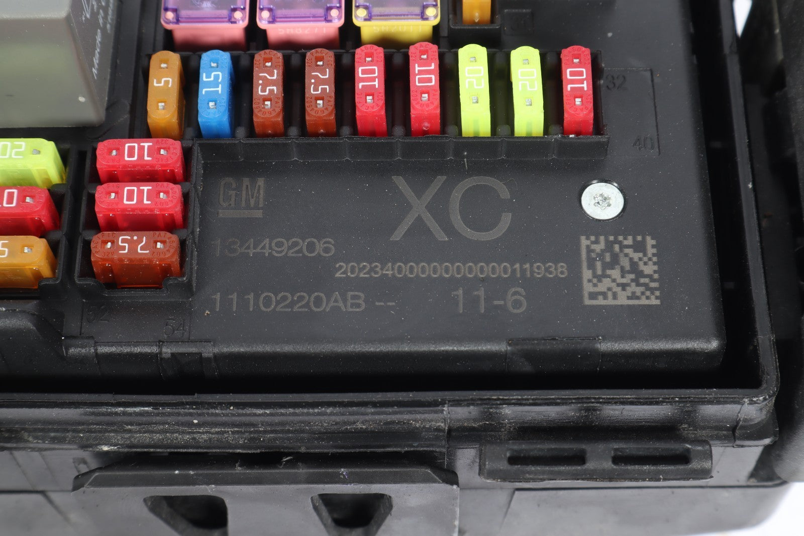 2016-2018 BUICK CASCADA FUSE BOX OEM