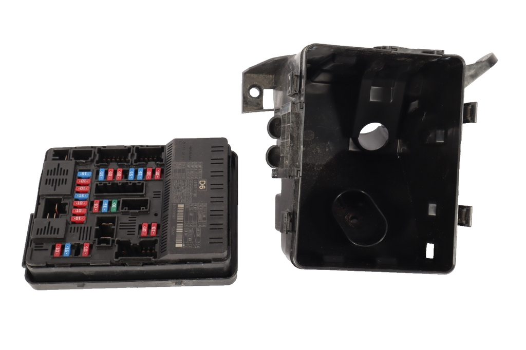 2016-2019 NISSAN MAXIMA 3.5L ENGINE COMPARTMENT JUNCTION FUSE BOX HOLDER OEM