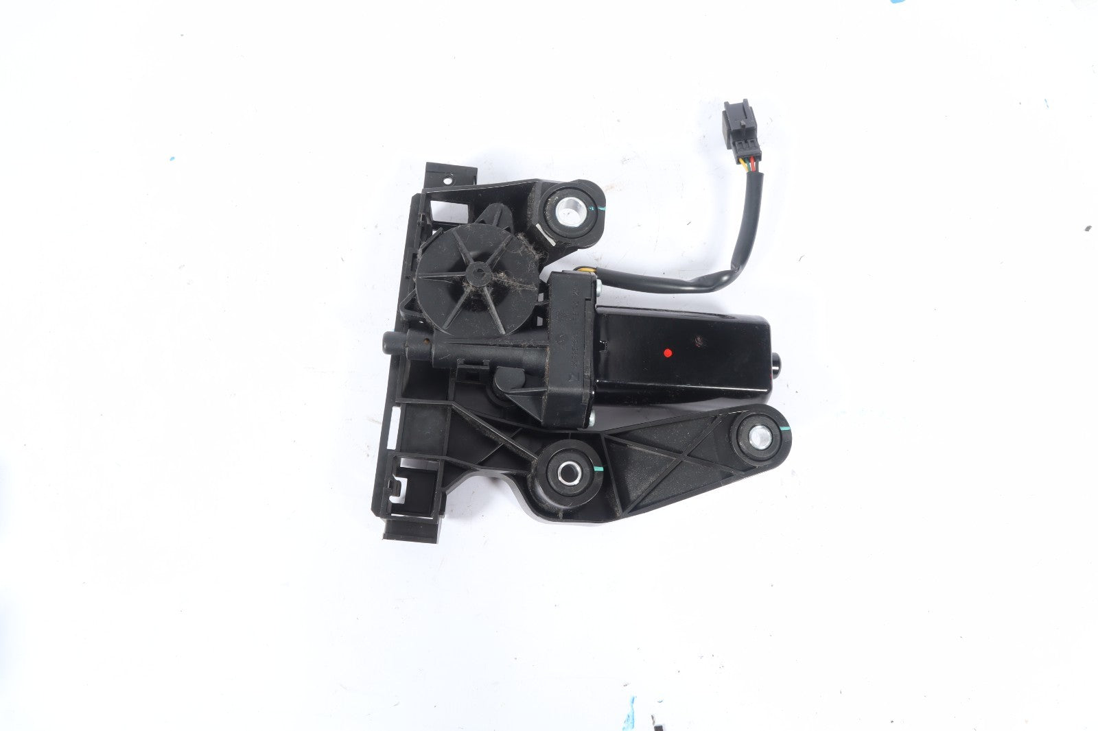 2016-2019 BUICK CASCADA LEFT SEAT BELT ADJUSTER FEEDER OEM 13371579