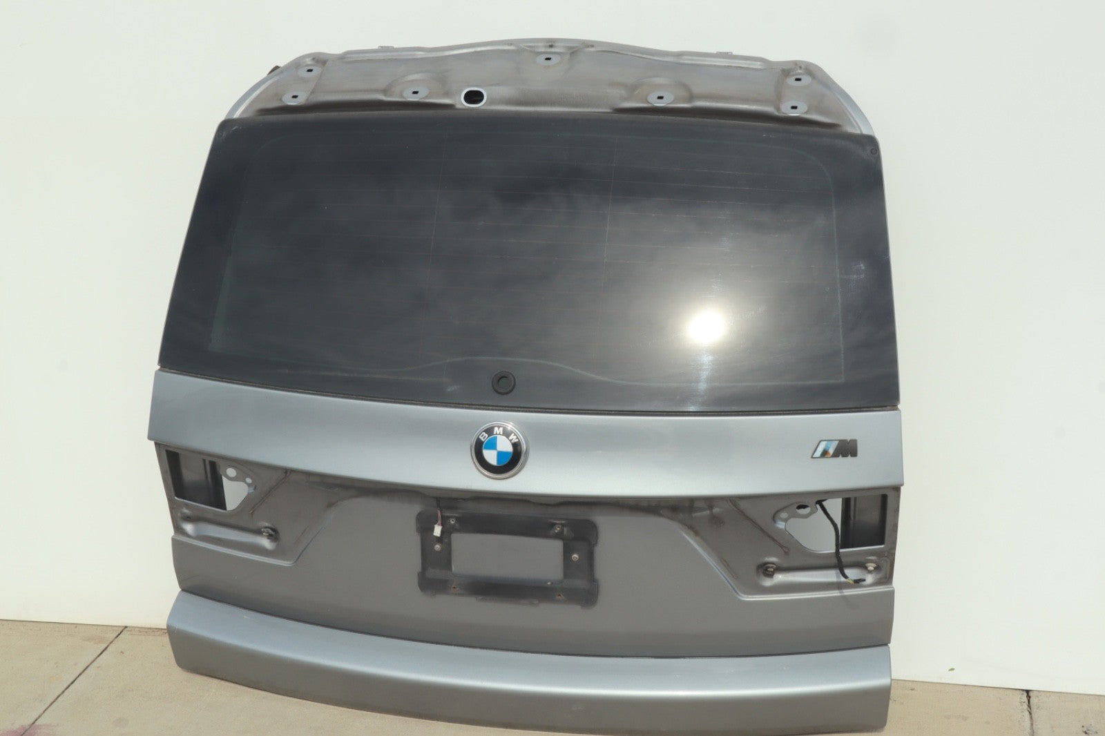 2007-2010 BMW E83 X3 REAR TRUNK LID LIFTGATE TAILGATE W/ GLASS OEM