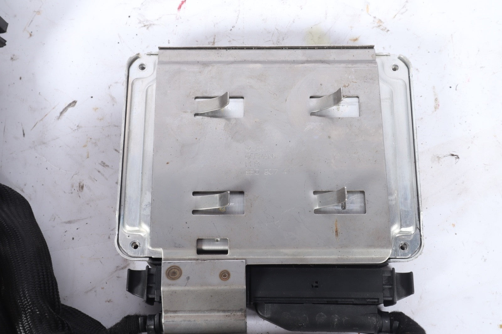 2004 AUDI A4 ENGINE COMPUTER  MODULE 8E0907411 OEM