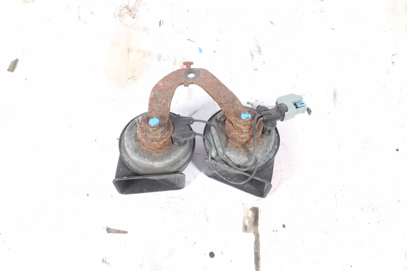 2009 - 2020 DODGE JOURNEY LOW & HIGH DUAL TONE NOTE HORN SIGNAL & BRACKET OEM