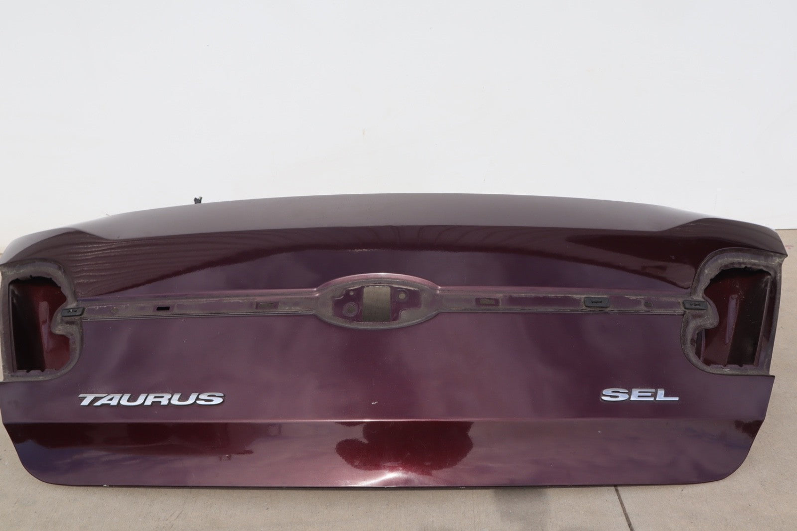 2010-2012 FORD TAURUS REAR TRUNK LID OEM ONLY PICK UP!!!