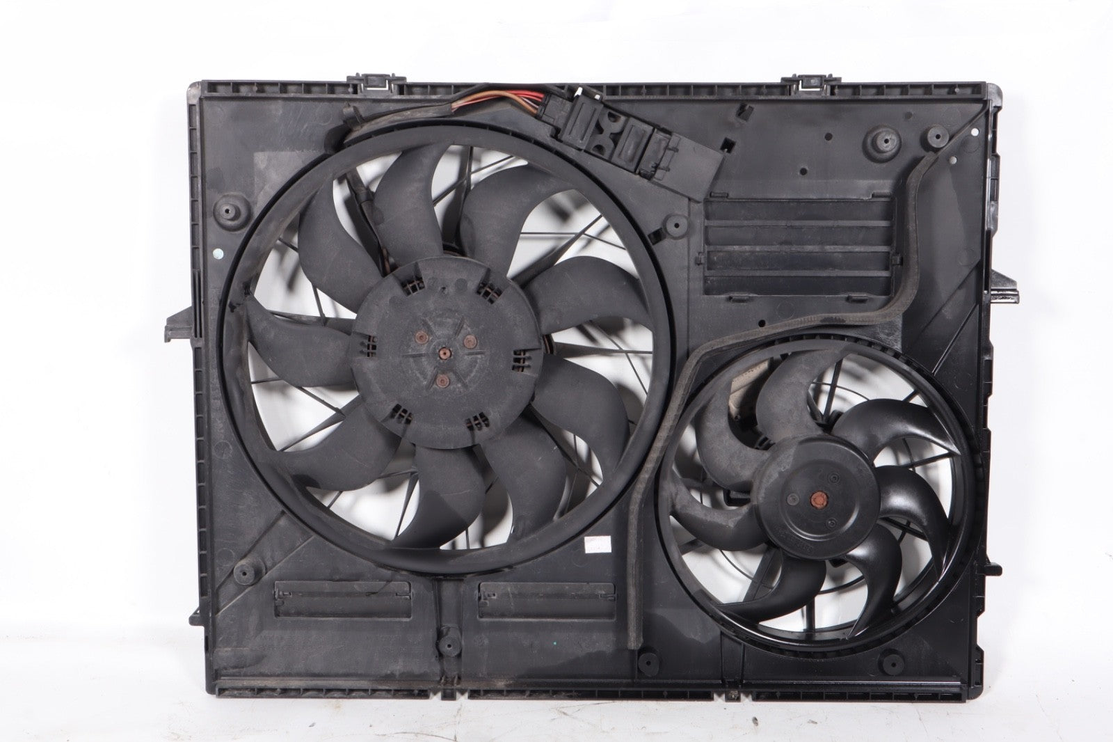 2005 - 2006 Porsche Cayenne Complete Engine Cooling Radiator Fan OEM