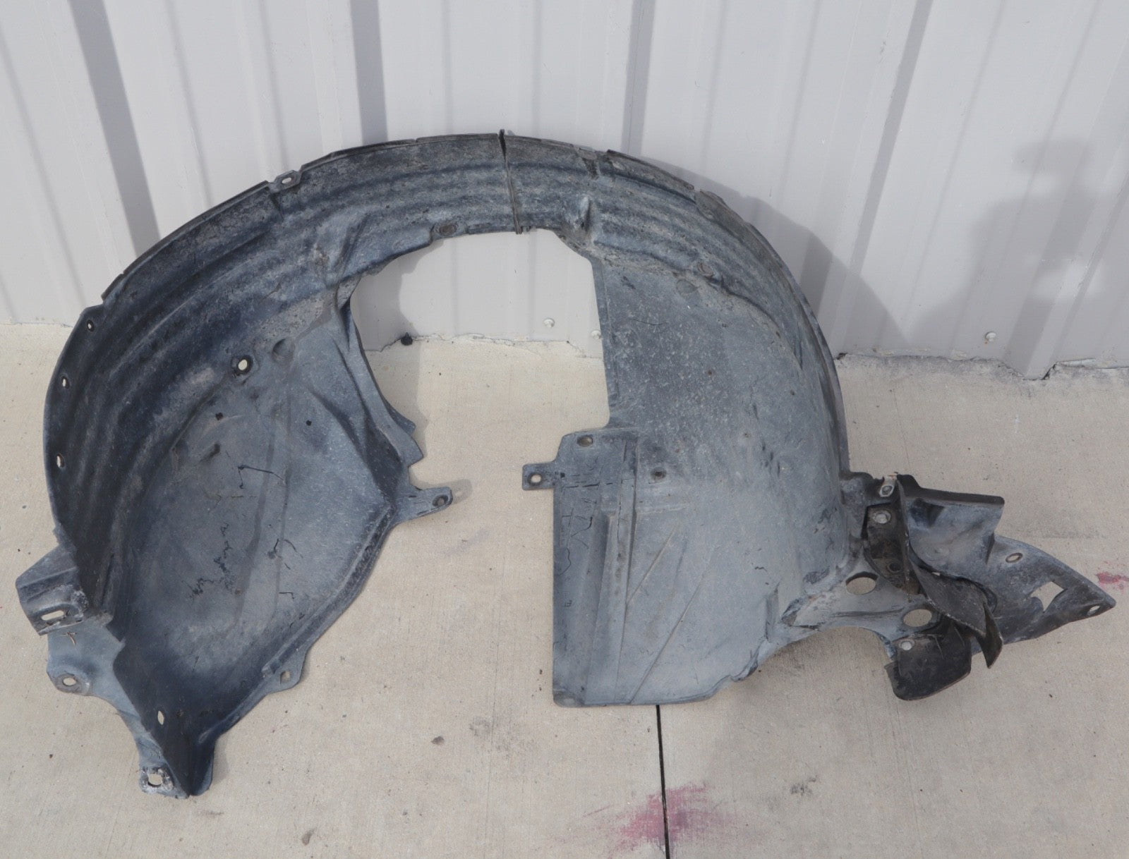 2013-2017 NISSAN LEAF DRIVER LEFT FRONT FENDER LINER FITS 638423NF0A OEM