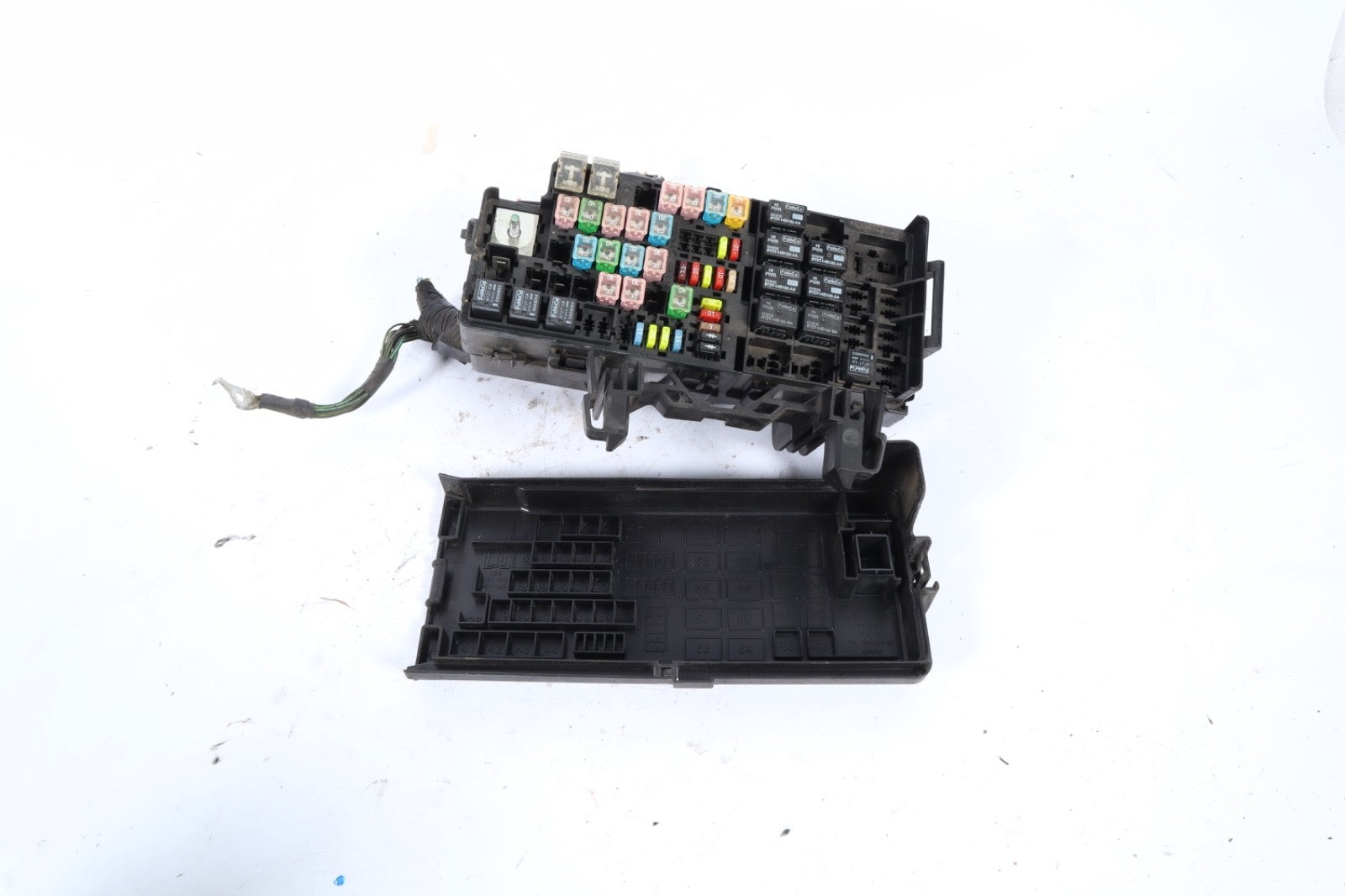 2010-2012 FORD TAURUS FUSEBOX FUSE BOX RELAY MODULE OEM