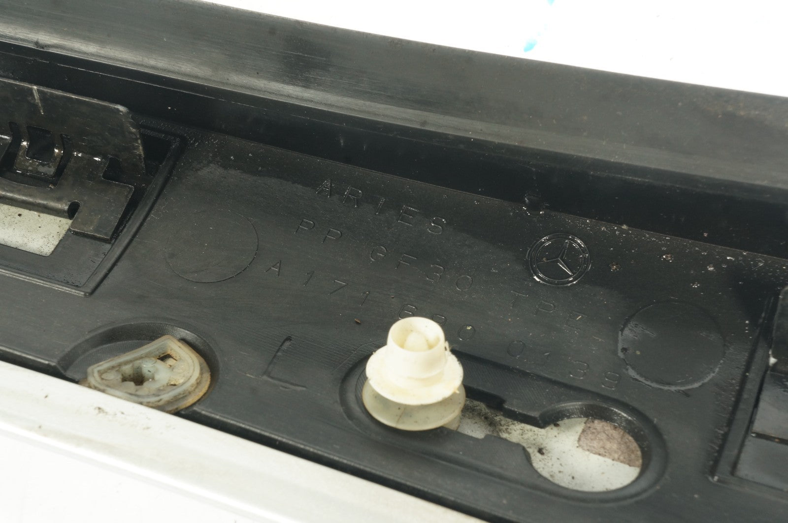 2005-11 R171 MERCEDES  SLK280 FRONT LEFT & RIGHT EXTERIOR A PILLAR TRIM COVER