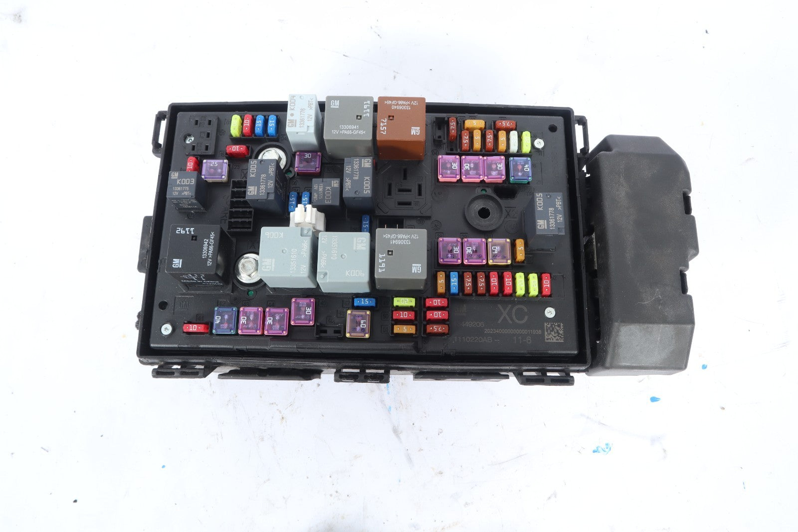 2016-2018 BUICK CASCADA FUSE BOX OEM