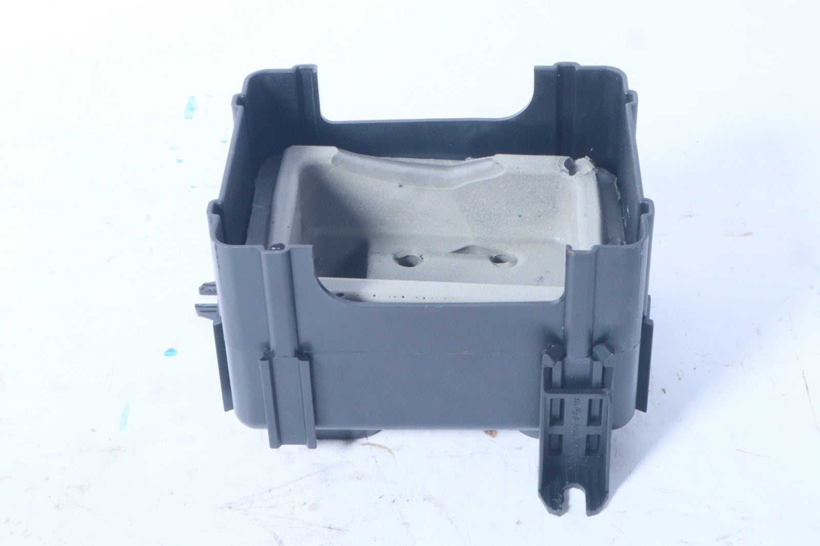 2010-2016 MERCEDES BENZ E CLASS C207 CENTRAL LOCKING VACUUM PUMP COVER OEM