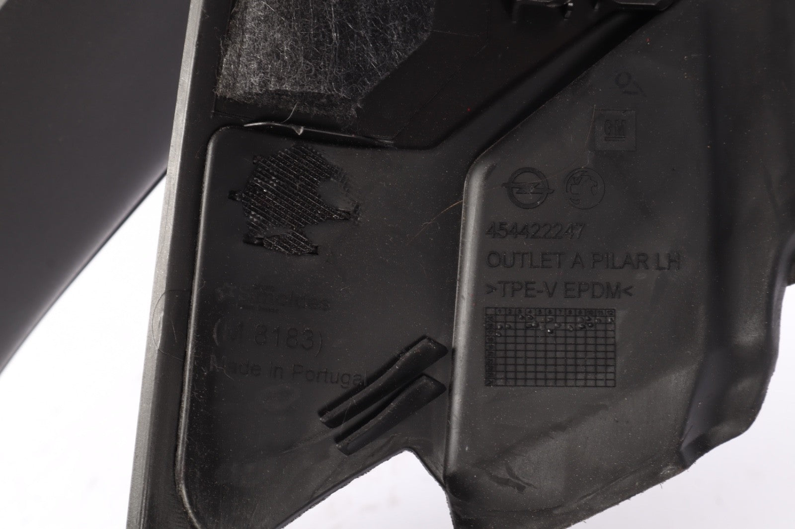 2016-2019 BUICK CASCADA LEFT DRIVER SIDE A PILLAR COVER BLACK  454422247 OEM