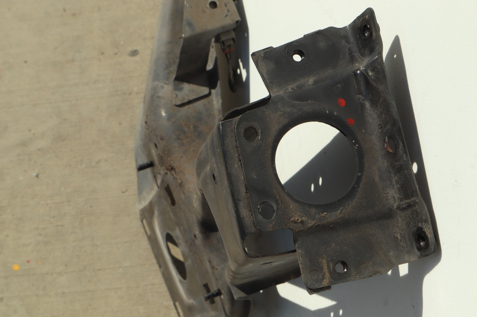 2007-2012 LAND ROVER RANGE ROVER RADIATOR RIGHT SIDE SUPPORT CORE BRACKET OEM