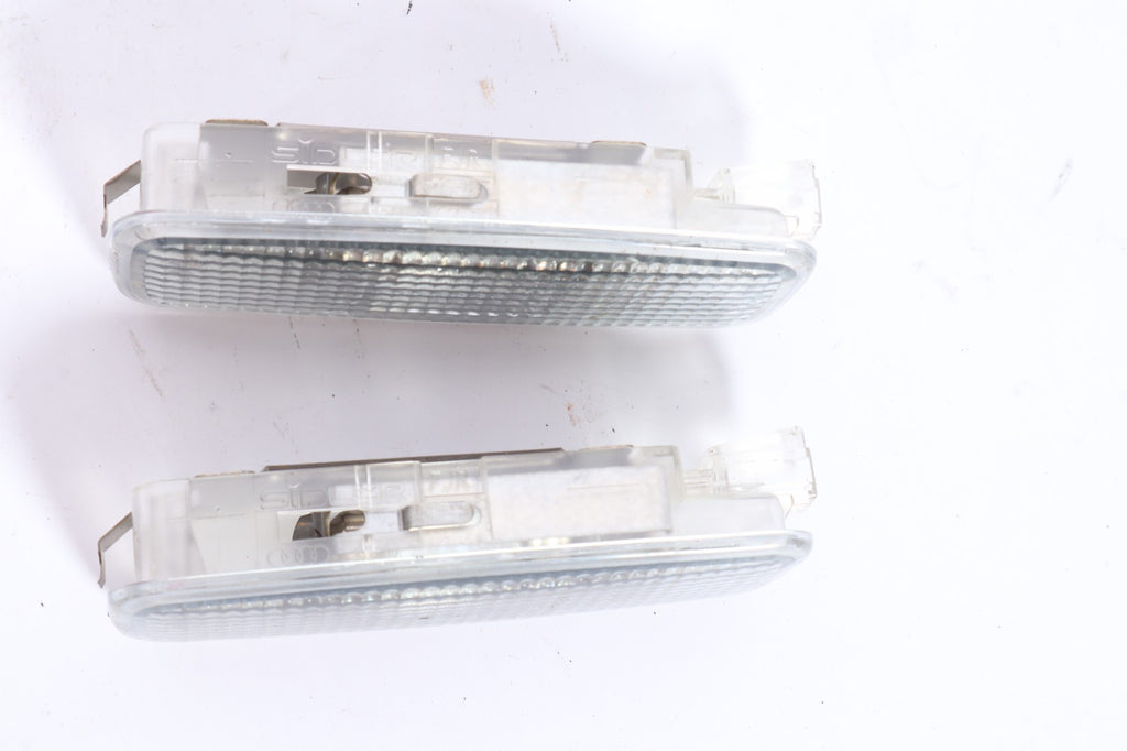 2009-2018 AUDI Q5 8R FRONT SIDE DOOR PANEL COURTESY LIGHT LAMP OEM