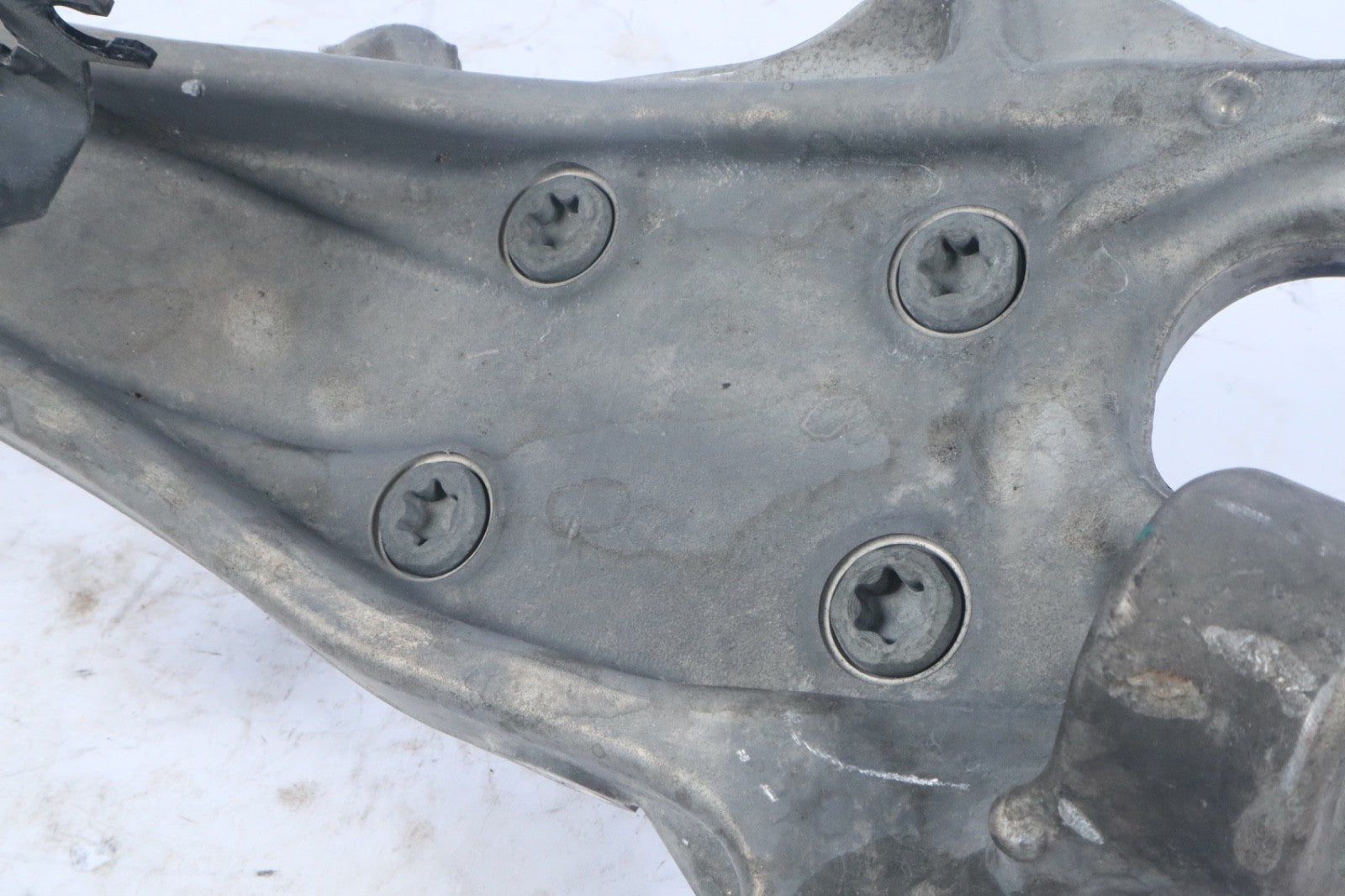 2017-2025 ALFA ROMEO STELVIO AWD FRONT RIGHT SPINDLE KNUCKLE HUB OEM