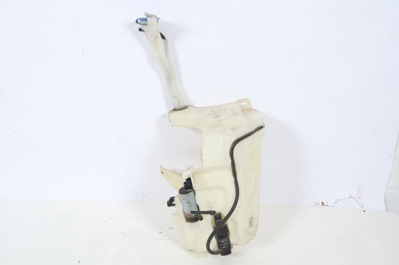 2011-2013 VOLVO C30 C70 WINDSHIELD WASHER FLUID RESERVOIR OEM