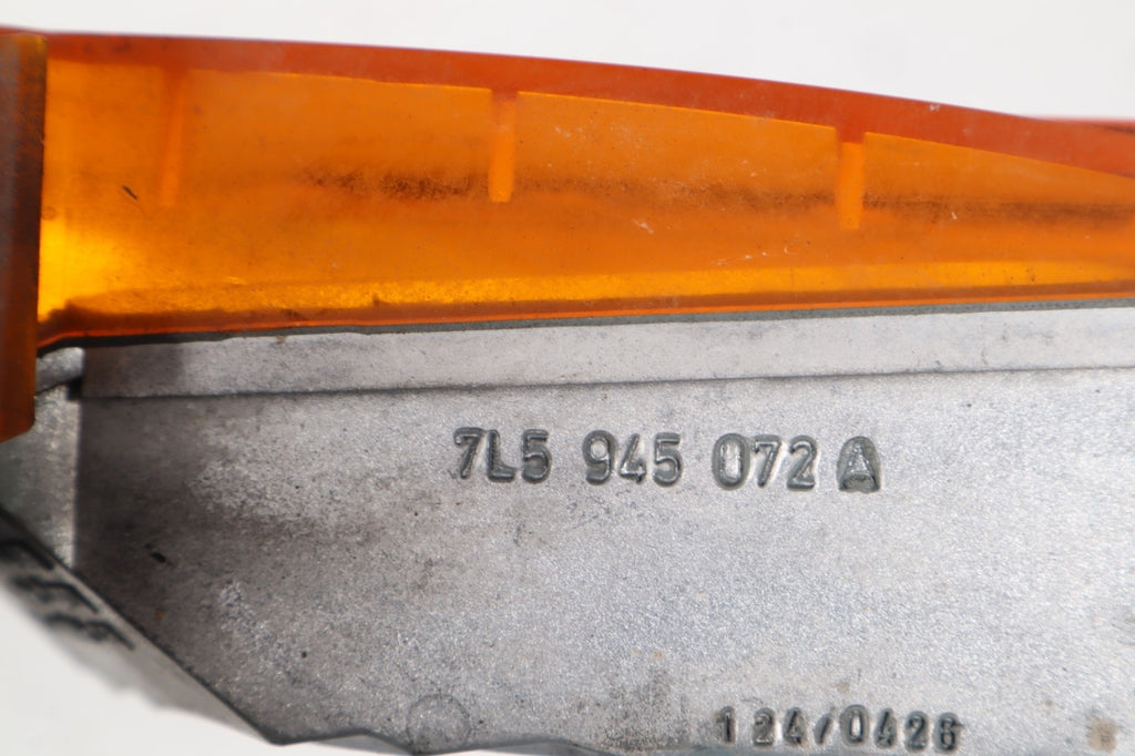 03-06 Porsche Cayenne 955 Front Right Passenger Side Marker Light 7L5945072A OEM