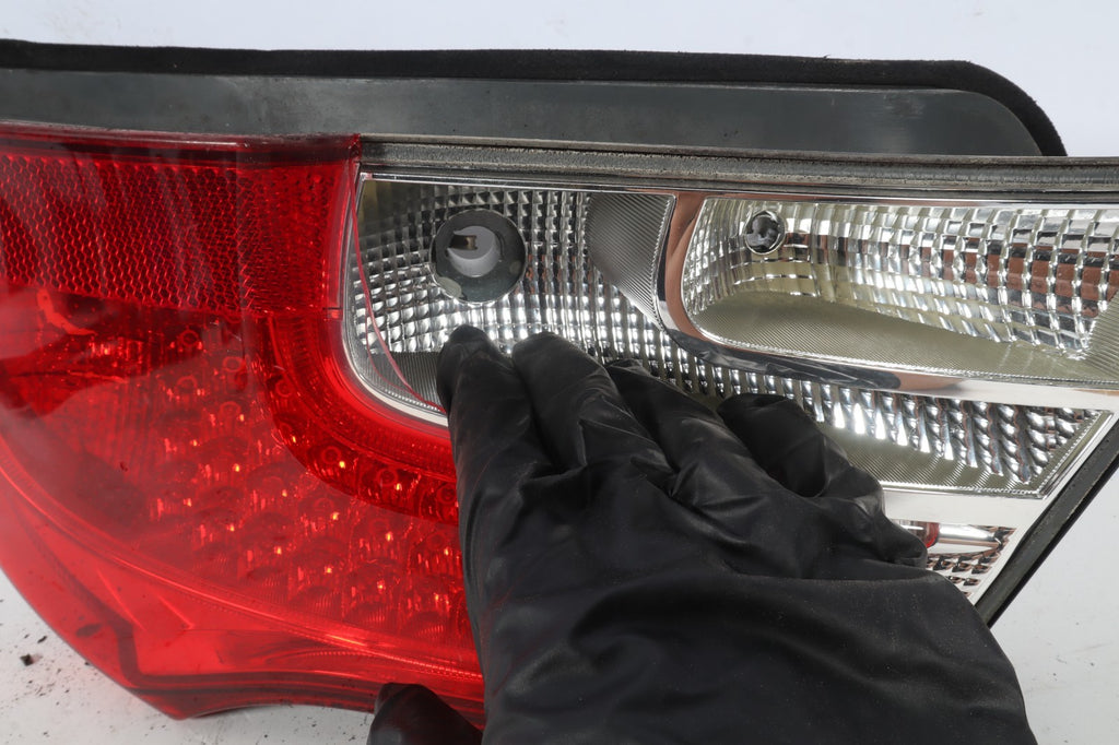 2011 - 2013 VOLVO C70 RIGHT PASSENGER SIDE TAIL LIGHT DAMAGE FOR PARTS 31299413