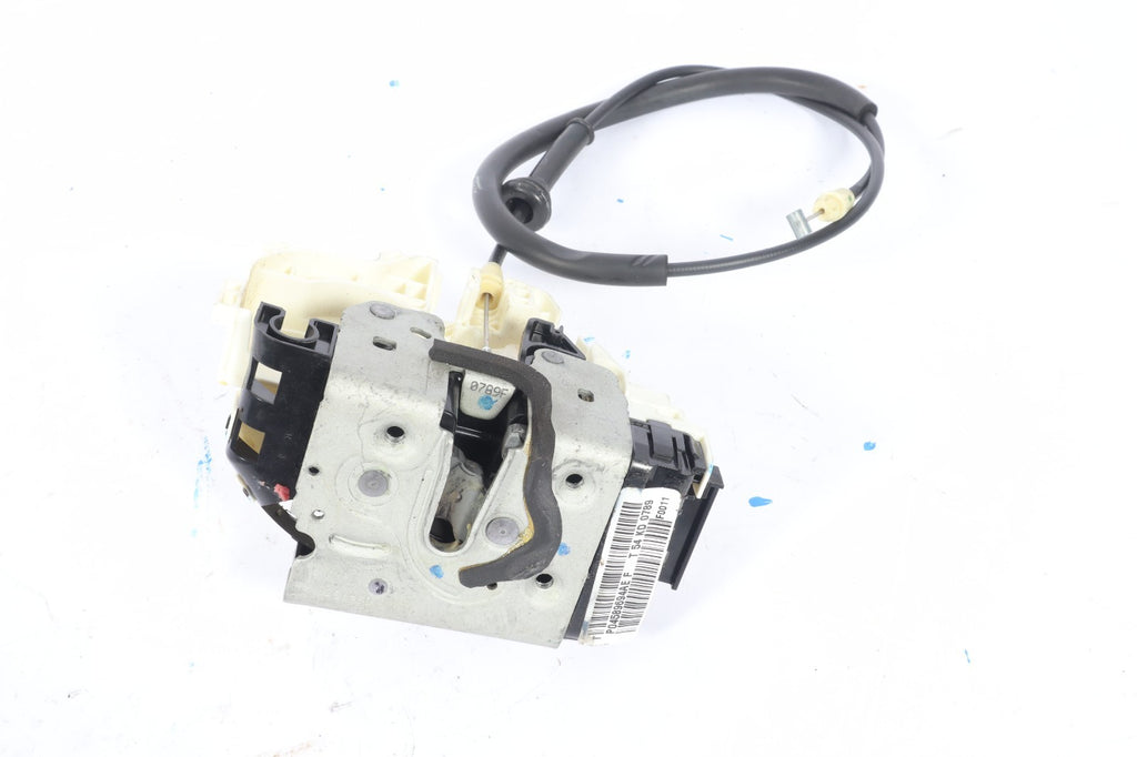 2017 DODGE CARAVAN RIGHT FRONT DOOR LOCK LATCH ACTUATOR BRACKET OEM P04589694AE