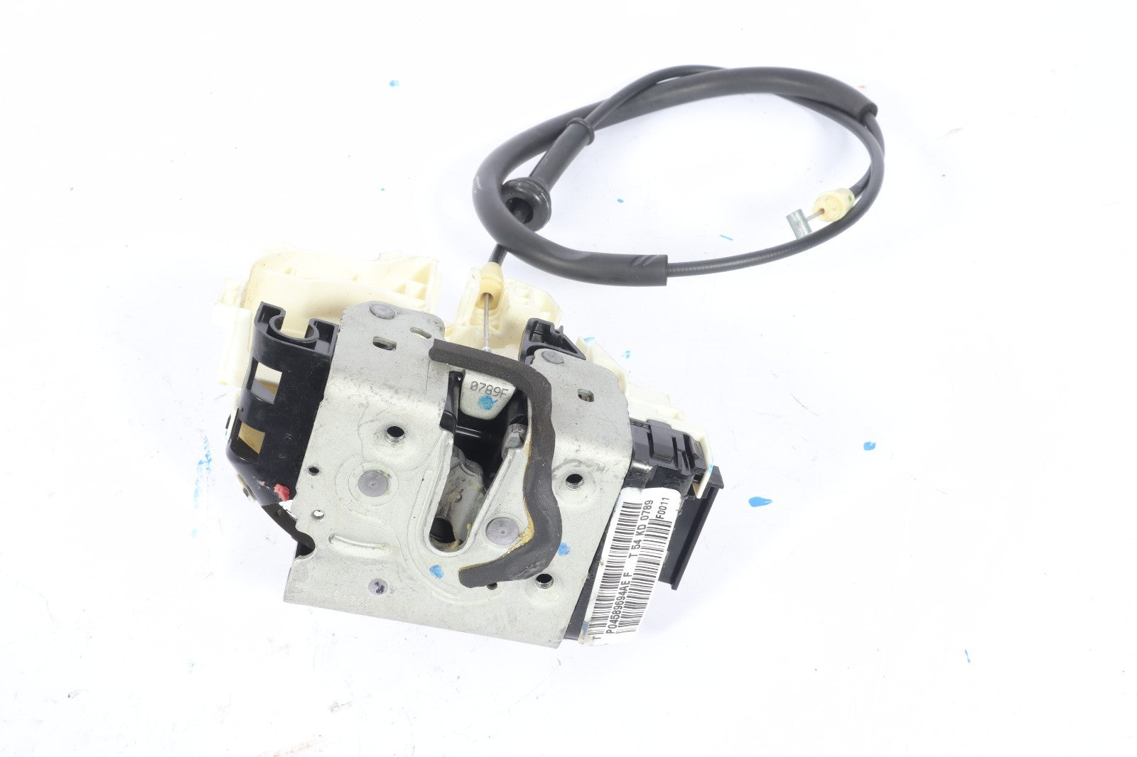 2017 DODGE CARAVAN RIGHT FRONT DOOR LOCK LATCH ACTUATOR BRACKET OEM P04589694AE