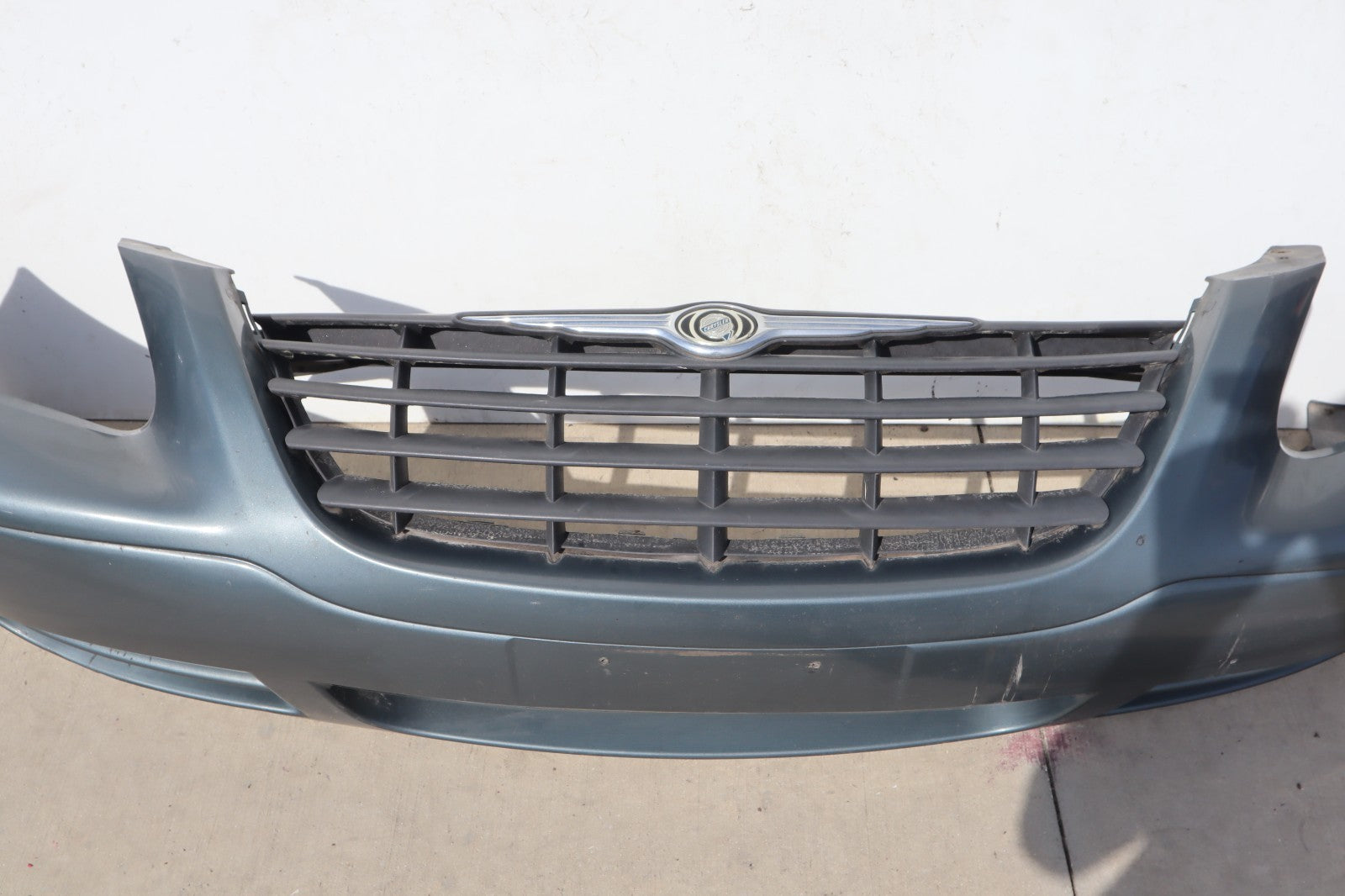 2001-2004 CHRYSLER TOWN & COUNTRY FRONT BUMPER COVER OEM ONLY PICK UP!!!