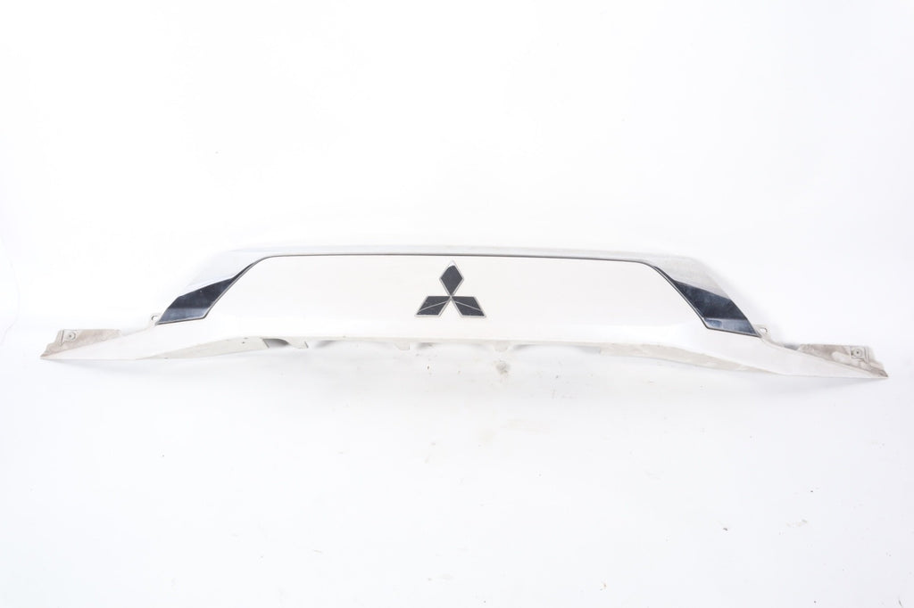 2016-2020 MITSUBISHI OUTLANDER LIFTGATE TAILGATE LOWER MOLDING COVER PANEL OEM