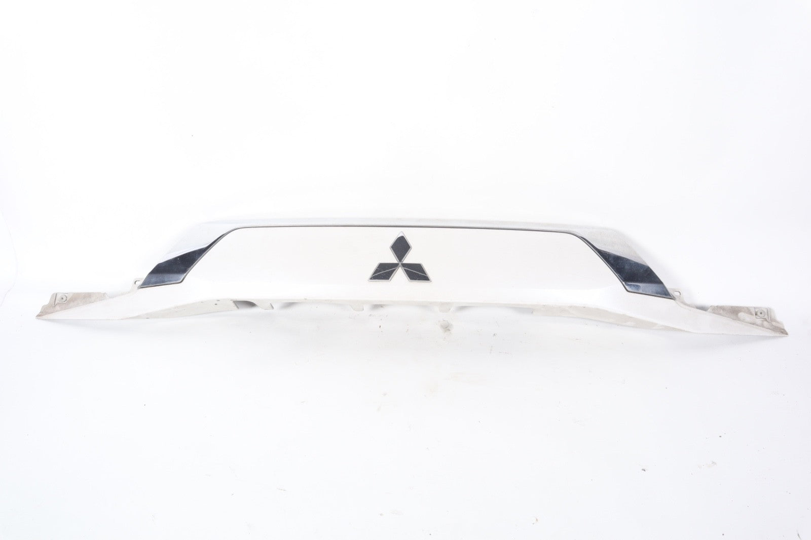 2016-2020 MITSUBISHI OUTLANDER LIFTGATE TAILGATE LOWER MOLDING COVER PANEL OEM