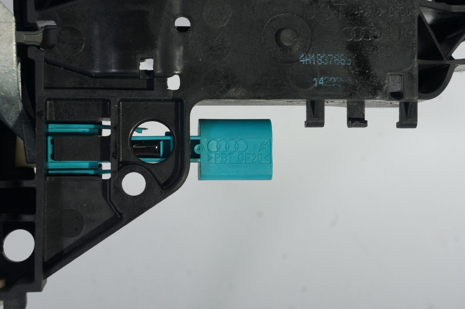 2012-2018 AUDI A6 C7 A7 FRONT LEFT DRIVER SIDE EXTERIOR DOOR HANDLE BRACKET OEM