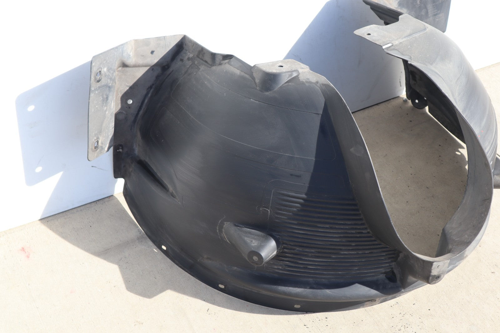 2007-2010 BMW X3 FRONT RIGHT PASSENGER SIDE ARCH LINER FOR ADDITION COOLER OEM