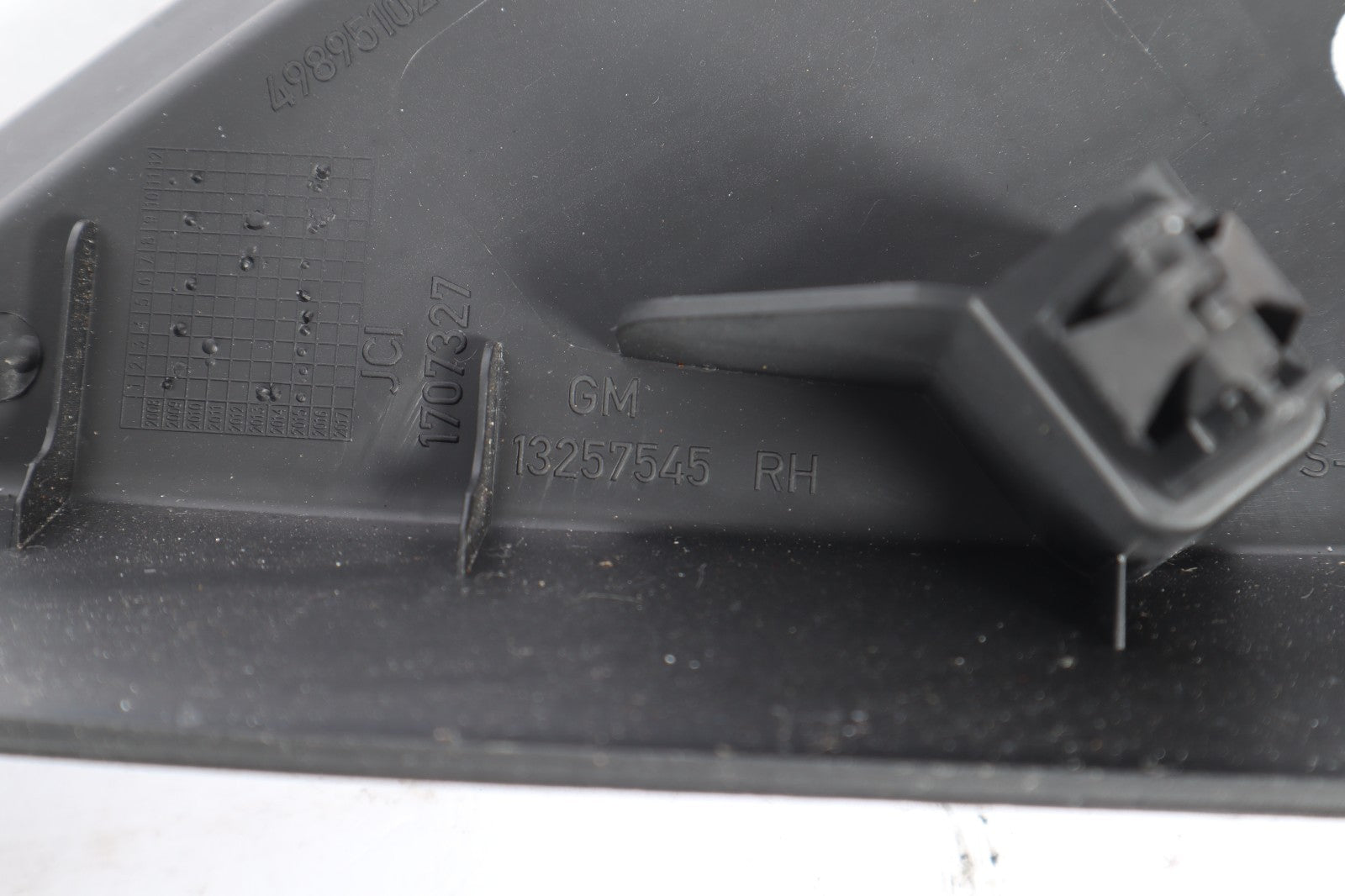 2016-2019 BUICK CASCADA DASHBOARD END COVER OEM